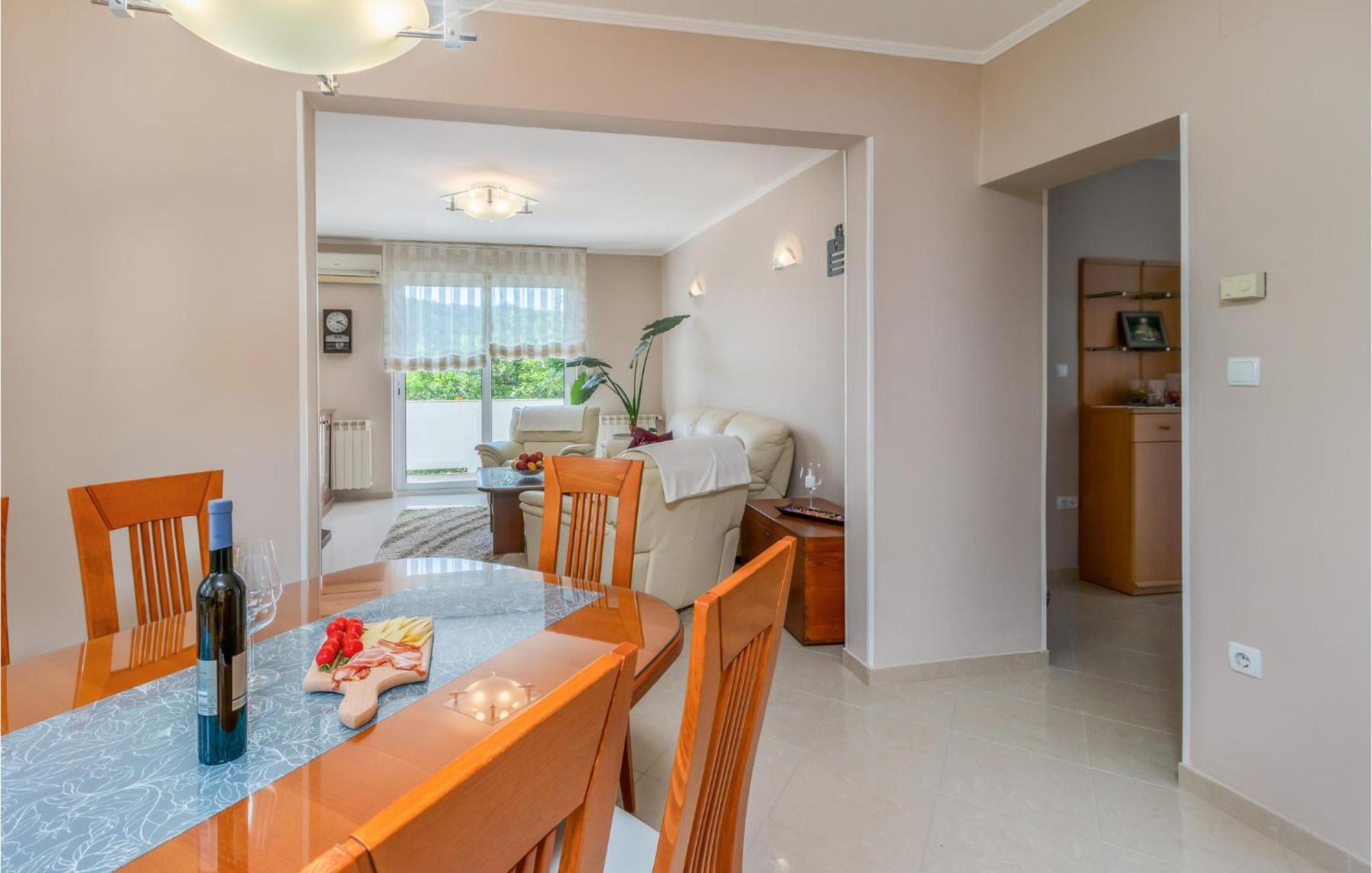1 Bedroom Awesome Apartment In Kampor Bagian luar foto